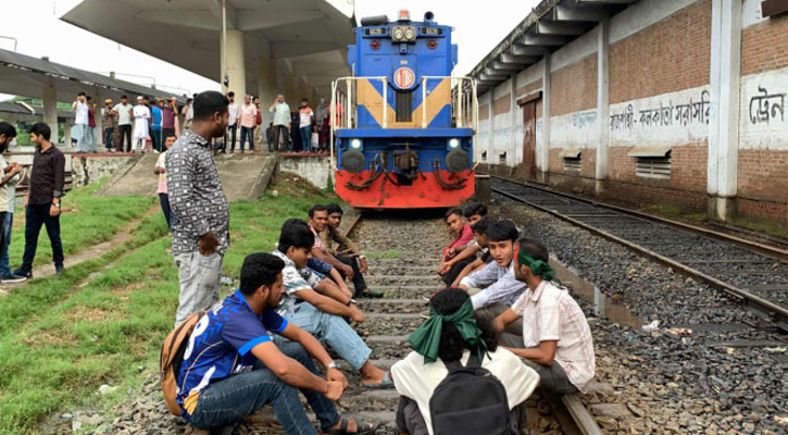 বগি নিয়ে বিক্ষোভ, দেরিতে ছাড়ল জুলাই ট্রেন