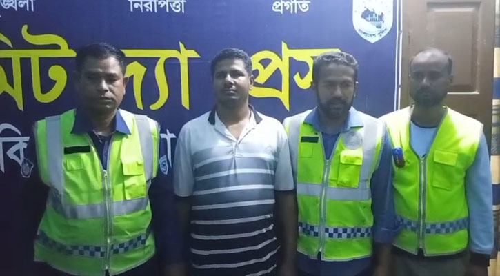 হিলিতে এসপির গাড়ি আটক, শ্রমিকদের মব সৃষ্টির চেষ্টা; গ্রেপ্তার ১