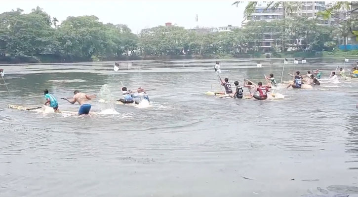 জাবিতে ভেলা বাইচে গ্রামবাংলার ঐতিহ্য উদযাপন