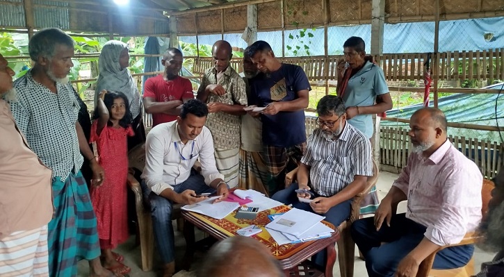 ঈশ্বরদীতে কৃষক স্মার্ট কার্ডের তথ্য সংগ্রহে কৃষকের দোরগোড়ায় কৃষি বিভাগ