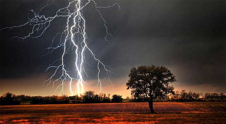 বজ্রপাতে সারাদেশে কৃষক-শিক্ষার্থীসহ প্রাণ গেল ১০ জনের