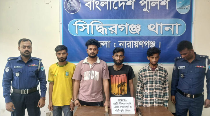 ভোরের অভিযানে দেশীয় অস্ত্রসহ আটক ৪