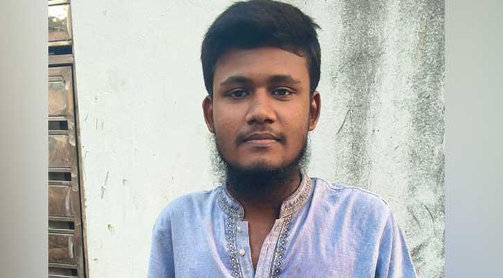 পা দিয়ে লিখে জিপিএ-৫ পেলেন বিদ্যুৎস্পৃষ্টে দুই হাত হারানো রাব্বি