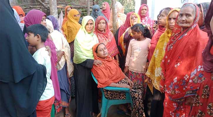 খড় কাটাকে কেন্দ্র করে রক্তক্ষয়ী সংঘর্ষ, পদ্মার চরে দুজনের মৃত্যু