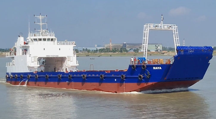 চট্টগ্রামে তৈরি তিন ল্যান্ডিং ক্রাফট যাচ্ছে আরব আমিরাতে