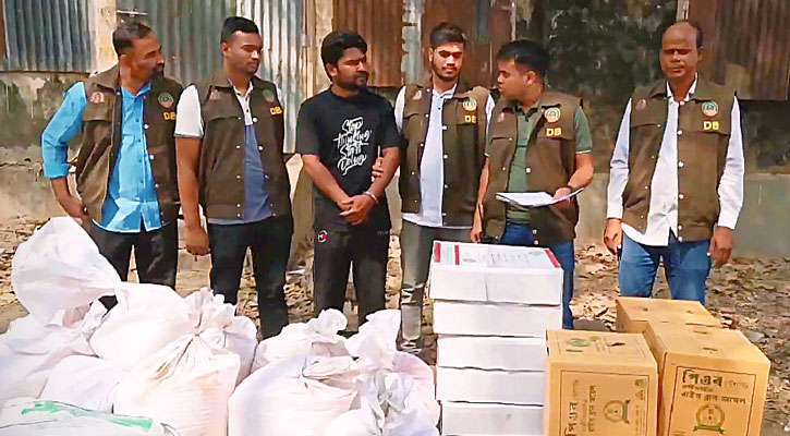 রংপুরে অবৈধভাবে মজুত টিসিবি পণ্য উদ্ধারসহ গ্রেফতার ১ 
