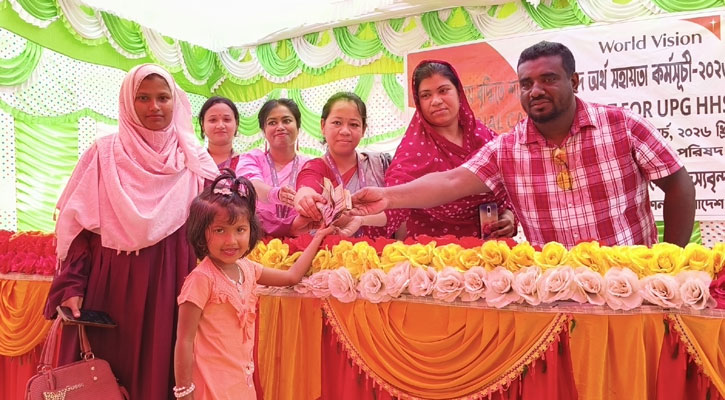 পিরোজপুরে ৩০০ নারীকে ৩০ লাখ টাকার সহায়তা