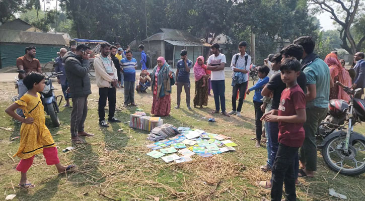 জামালপুরে পাঠ্যবই বিক্রির সময় হাতেনাতে ধরা প্রধান শিক্ষিকা