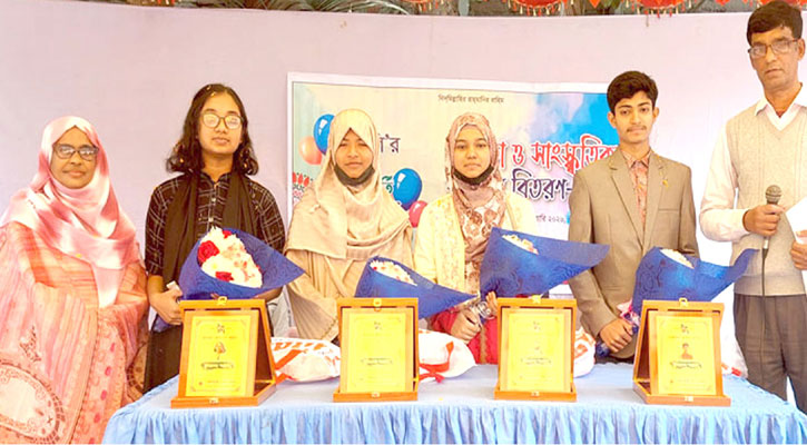 মেডিকেলে চান্স পাওয়া স্বর্ণকলির চার প্রাক্তন শিক্ষার্থীকে সংবর্ধনা