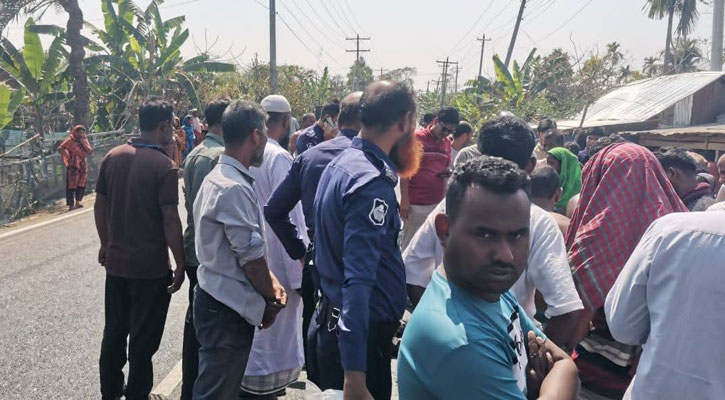 রাজাপুরে সড়ক দুর্ঘটনায় অটোরিকশাচালক নিহত