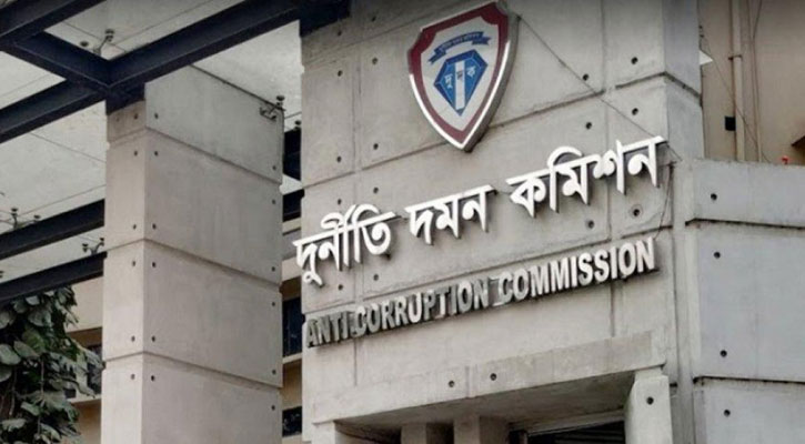 চেয়ারম্যানসহ দুদকের সব কমিশনারের পদত্যাগ