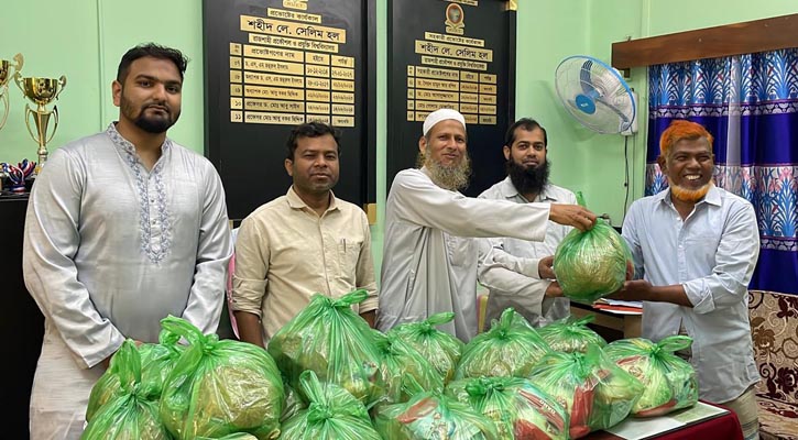 ঈদ সামগ্রী পেয়ে খুশি রুয়েটের কর্মচারীরা