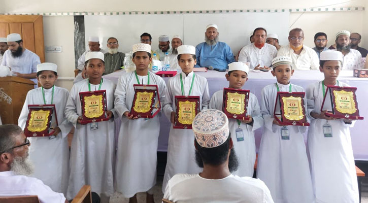 নলছিটি হদুয়া আইডিয়াল একাডেমিতে বৃত্তিপ্রাপ্ত শিক্ষার্থীদের সংবর্ধনা