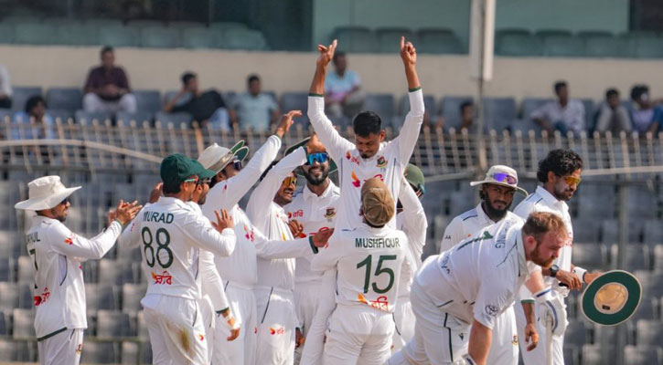 ঢাকা টেস্টে বড় জয়ের পথে বাংলাদেশ, ৪ উইকেট দূরে