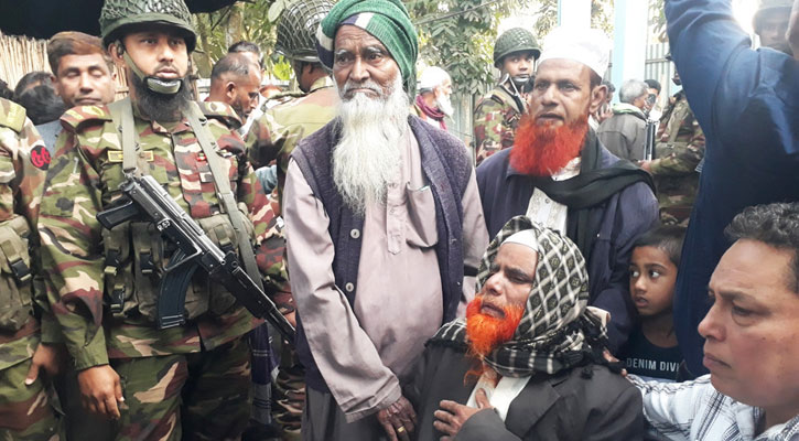 ‘ছেলের লাশটা শেষবারের মতো দেখতে চাই’