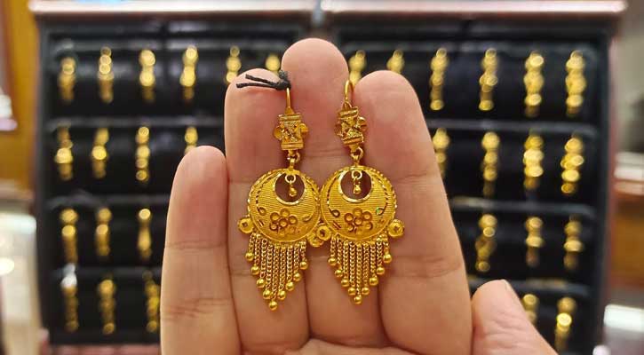 কানের দুলের জন্যে প্রাণ কেড়ে নিলো ৪ বছরের শিশুর