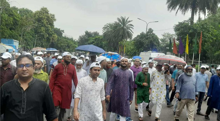বৃষ্টিকে উপেক্ষা করে জুলাইয়ের পুনর্জাগরণে মানুষের ঢল