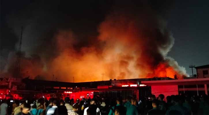 এখনো দাউ দাউ করে জ্বলছে বিমানবন্দরের কার্গো ভিলেজ