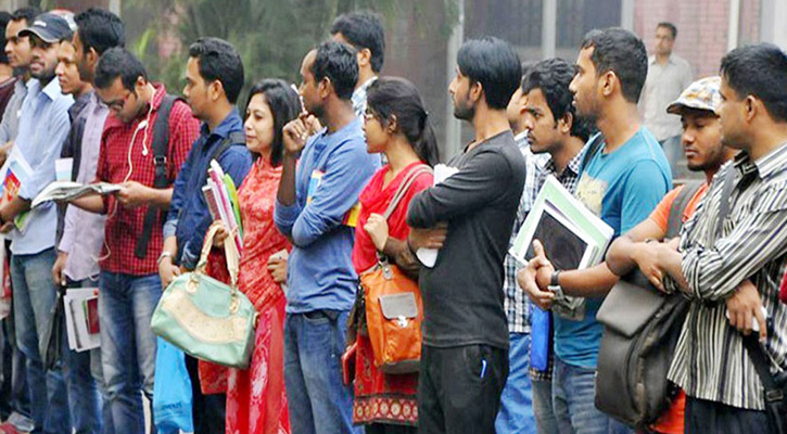 বেতনবৃদ্ধির আন্দোলন বনাম বেকারদের নীরব আর্তনাদ