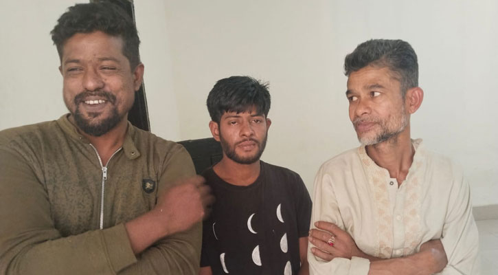 দেয়ালে স্লোগান লিখতে গিয়ে যুবলীগের তিন নেতা আটক