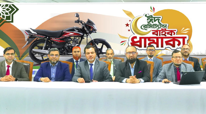 ক্যাশ রেমিট্যান্স গ্রহণ করে মোটরসাইকেল পেলেন বরিশালের মনির