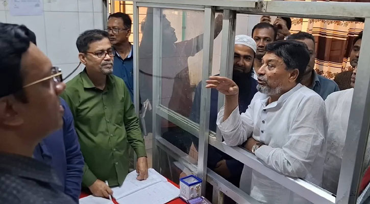 রোগী সেজে হাসপাতালে এমপি জাহান্দারের হঠাৎ পরিদর্শন
