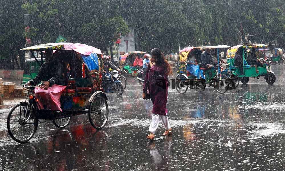 দুপুরের মধ্যে ঢাকায় বৃষ্টির আভাস