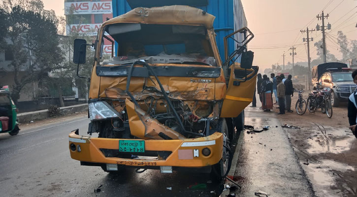 দিনাজপুর ঘোড়াঘাটে দাঁড়িয়ে থাকা ট্রাকে ধাক্কা, সহকারী নিহত
