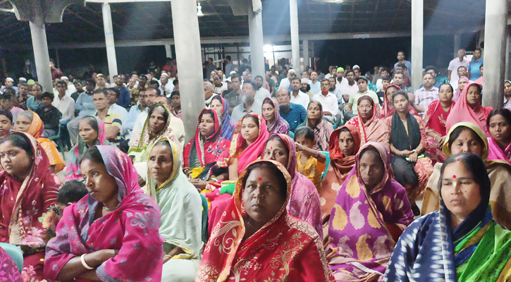 বরগুনায় ৫ শতাধিক হিন্দু নারী-পুরুষের বিএনপিতে যোগদান