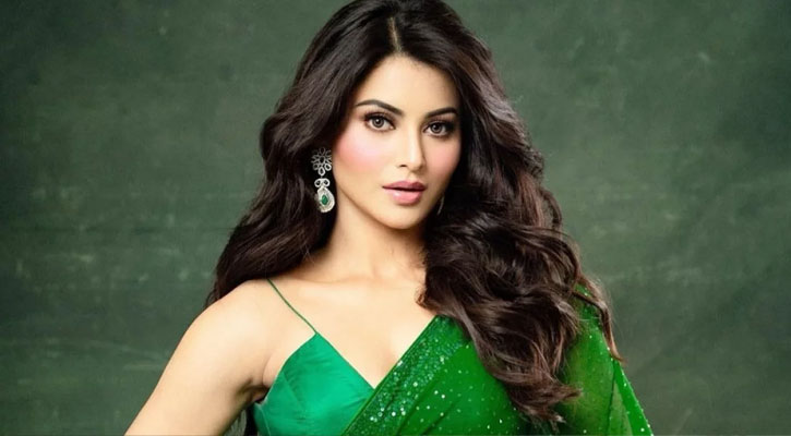 আর নাচ নয়, এ বার শুধুই ‘টাচ’ করবেন উর্বশী!