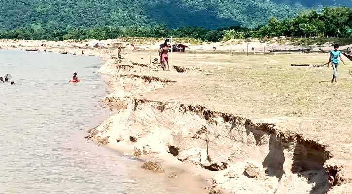 সিলেটে পাথরের পর বালু লুট: ১৩৮ জনের বিরুদ্ধে পৃথক মামলা