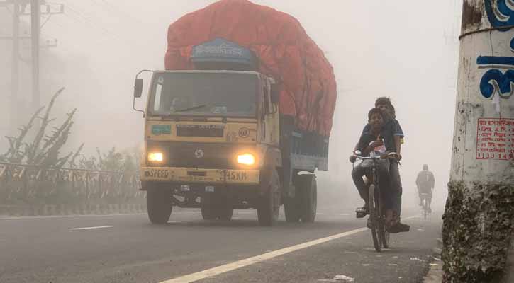সকালে দেখা গেল মৌসুমের প্রথম কুয়াশা