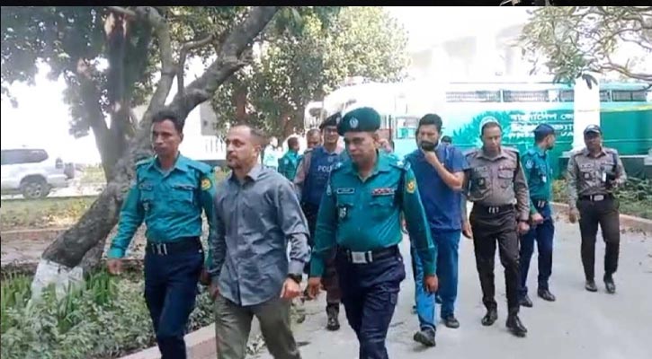 কড়া নিরাপত্তায় দুই সেনা কর্মকর্তাকে ট্রাইব্যুনালে হাজির