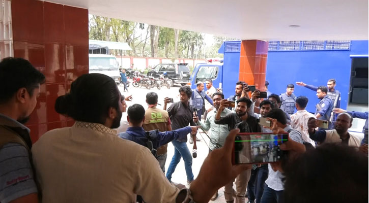  ঝিনাইদহে বাসে আগুন-ভাঙচুরে ৭ ছাত্র নেতা গ্রেফতার