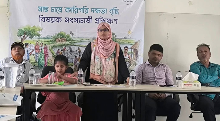 পুকুরে মুরগির বিষ্ঠা ব্যবহারে ক্যান্সারের ঝুঁকি বাড়ে: মৎস্য কর্মকর্তা শাম্মী 