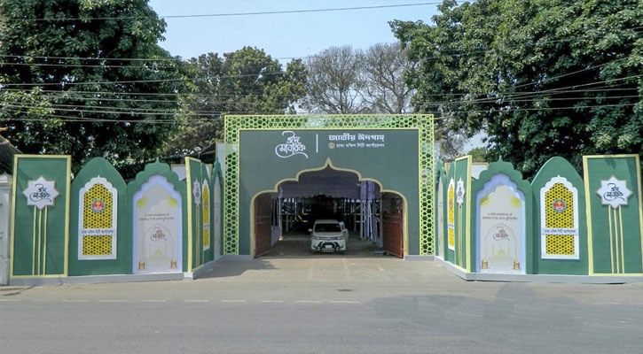 বছর ঘুরে আজ খুশির ঈদ