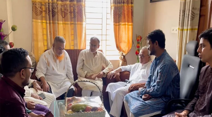 ঈদের শুভেচ্ছা জানাতে শহীদ মীর মুগ্ধের বাসায় রিজভী