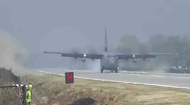 হঠাৎ যে কারণে মোদীকে বহনকারী বিমান সড়কে অবতরণ 