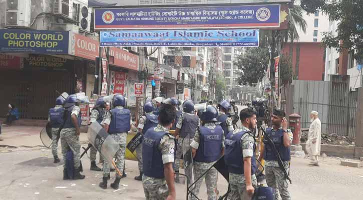 পুলিশের ধাওয়ায় গলিতে জুলাই যোদ্ধারা, ধাওয়া-পাল্টা ধাওয়া