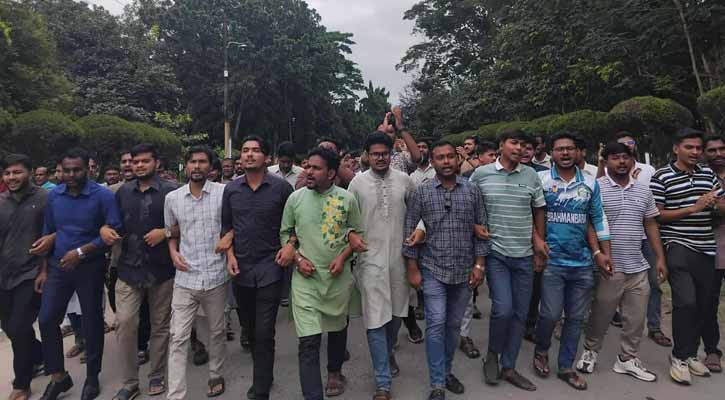 জুলাই বিরোধী শক্তির প্রতিবাদে ইবি ছাত্রদের বিক্ষোভ মিছিল