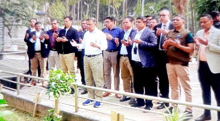 পিলখানার ৫৭ শহীদ সেনাদের কবর জিয়ারত করলেন তারেক রহমান