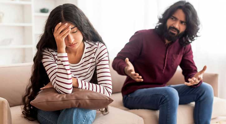 যে আচরণগুলো দেখলেই বুঝবেন আপনার সম্পর্ক বিচ্ছেদের পথে