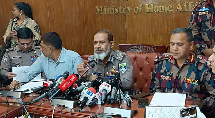 হাদির হত্যাকারী দেশের বাইরে চলে যাওয়ার তথ্য নেই: পুলিশ 