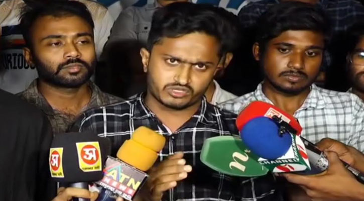 রংপুরে পুলিশকে ২৪ ঘন্টার আল্টিমেটাম দিলো বৈষম্যবিরোধী ছাত্র আন্দোলনের শিক্ষার্থীরা