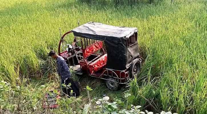 আদিতমারীতে অটোরিকশা খাদে পড়ে দুইজন নিহত