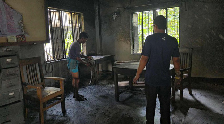 ব্রাহ্মণবাড়িয়ার গ্রামীণ ব্যাংকের শাখায় আগুন দিল দুর্বৃত্তরা