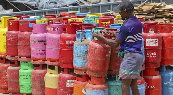 গ্যাস নেই লাইনে, এলপিজির দামও নাগালের বাইরে