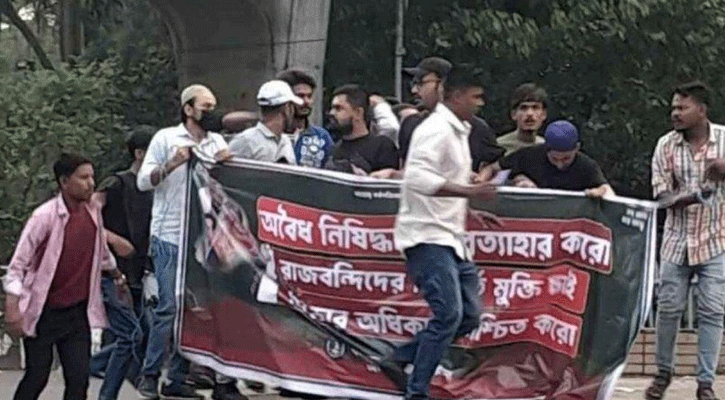 ঢাবিতে ছাত্রলীগের ঝটিকা মিছিল, মাইক্রোবাসসহ আটক ২