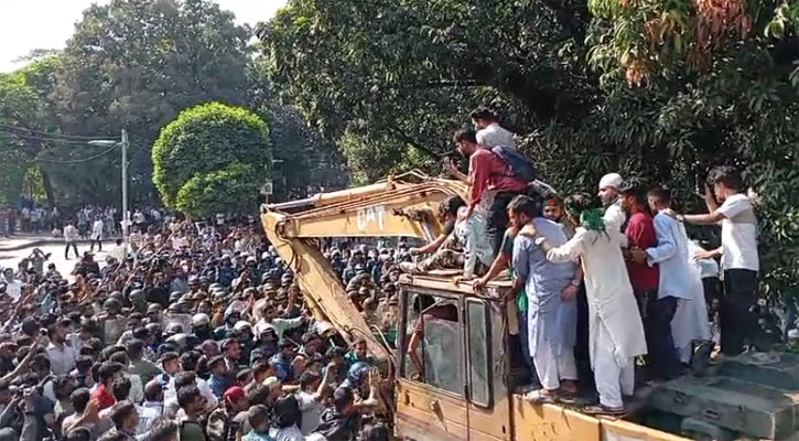 ফের ধানমন্ডি ৩২ নম্বরে বুলডোজার