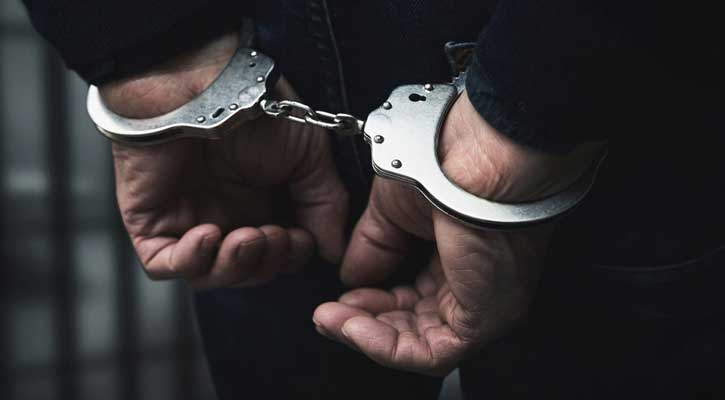 জীবননগরে পুলিশের সাঁড়াশি অভিযান: এক দিনে ১০ জন গ্রেপ্তার